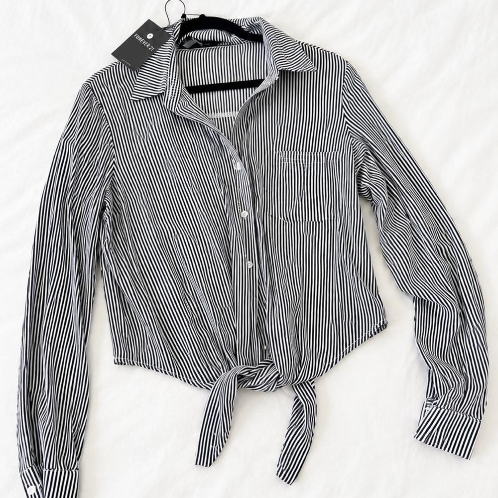 Forever 21 Black White Striped Tie Front Blouse Size M